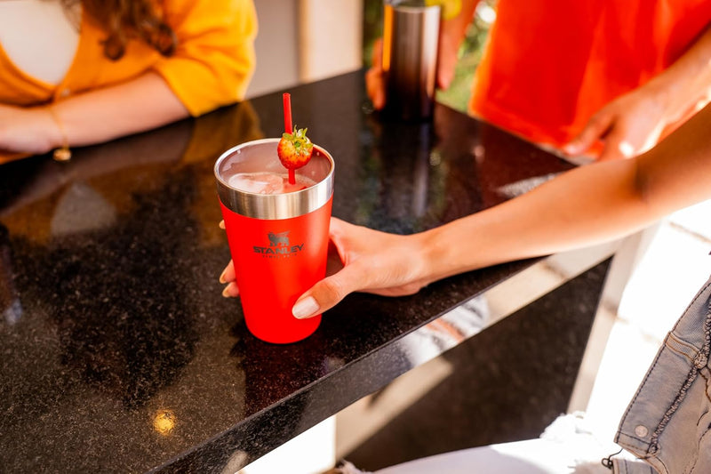 Stanley - Copo de cerveja isolado, copo empilhável Stay Chill de 473 ml, para bebidas quentes ou frias